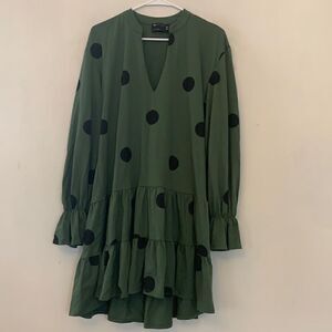 Asos green henley collar tiered dress black circles  gathered wrists Size 8 EUC